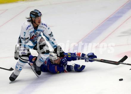 EBEL. Eishockey Bundesliga. EC VSV gegen EHC Liwest Black Wings Linz. Pelech Matthew (VSV), Lebler Brian (Linz). Villach, am 28.10.2018.
Foto: Kuess 


---
pressefotos, pressefotografie, kuess, qs, qspictures, sport, bild, bilder, bilddatenbank