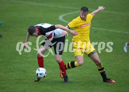 Fussball. Unterliga West. Nussdorf gegen Fuernitz. David Schett (Nussdorf),  Anze Zarnik (Fuernitz). Nussdorf, 27.10.2018.
Foto: Kuess
---
pressefotos, pressefotografie, kuess, qs, qspictures, sport, bild, bilder, bilddatenbank