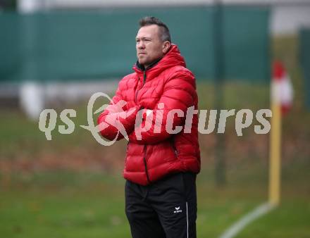 Fussball. Unterliga West. Nussdorf gegen Fuernitz. Trainer Ibel Alempic (Nussdorf). Nussdorf, 27.10.2018.
Foto: Kuess
---
pressefotos, pressefotografie, kuess, qs, qspictures, sport, bild, bilder, bilddatenbank