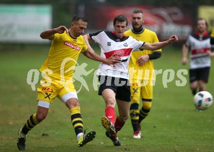 Fussball. Unterliga West. Nussdorf gegen Fuernitz. Thomas Infeld (Nussdorf),  Miroslav Grbic (Fuernitz). Nussdorf, 27.10.2018.
Foto: Kuess
---
pressefotos, pressefotografie, kuess, qs, qspictures, sport, bild, bilder, bilddatenbank