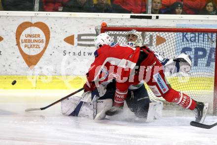 EBEL. Eishockey Bundesliga. KAC gegen Fehervar AV 19. Nicholas ERic Petersen,  (KAC), MacMillan Carruth (Alba Volan). Klagenfurt, am 28.10.2018.
Foto: Kuess

---
pressefotos, pressefotografie, kuess, qs, qspictures, sport, bild, bilder, bilddatenbank