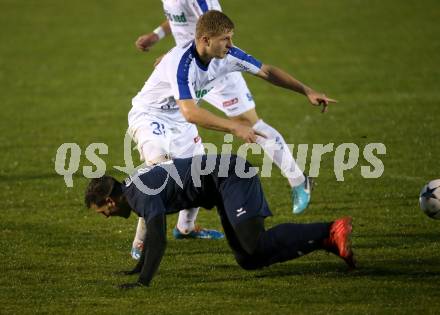 Fussball. Kaerntner Liga. Matrei gegen Treibach. Rene Scheiber (Matrei),  Jonas Warmuth (Treibach). Matrei, 27.10.2018.
Foto: Kuess
---
pressefotos, pressefotografie, kuess, qs, qspictures, sport, bild, bilder, bilddatenbank