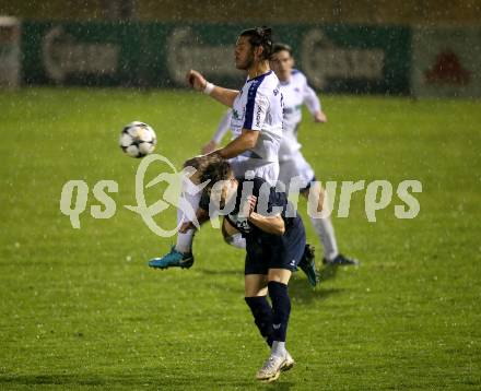 Fussball. Kaerntner Liga. Matrei gegen Treibach. Moritz Mair (Matrei),   Florian Philipp Wieser (Treibach). Matrei, 27.10.2018.
Foto: Kuess
---
pressefotos, pressefotografie, kuess, qs, qspictures, sport, bild, bilder, bilddatenbank