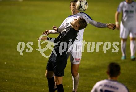 Fussball. Kaerntner Liga. Matrei gegen Treibach. Mario Kleinlercher (Matrei), Davor Ponjavic (Treibach). Matrei, 27.10.2018.
Foto: Kuess
---
pressefotos, pressefotografie, kuess, qs, qspictures, sport, bild, bilder, bilddatenbank