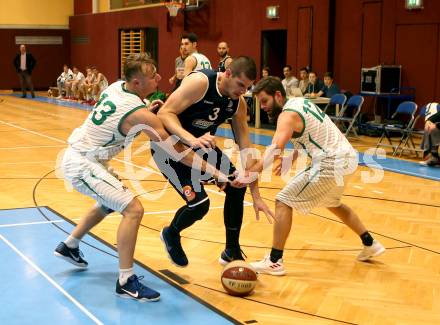 Basketball OEBV Cup. KOS Celovec gegen  BBC Nord Dragonz.  Erik Kralj, Christian Erschen, (KOS), Attila Hegedues  (Nord Dragonz). Klagenfurt, am 1.11.2018.
Foto: Kuess
---
pressefotos, pressefotografie, kuess, qs, qspictures, sport, bild, bilder, bilddatenbank