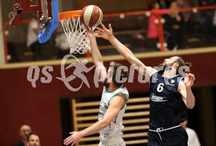Basketball OEBV Cup. KOS Celovec gegen  BBC Nord Dragonz. Christian Erschen,   (KOS), Stojan Radanovic (Nord Dragonz). Klagenfurt, am 1.11.2018.
Foto: Kuess
---
pressefotos, pressefotografie, kuess, qs, qspictures, sport, bild, bilder, bilddatenbank