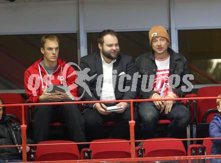 EBEL. Eishockey Bundesliga. KAC gegen EC Red Bull Salzburg. Samu Haber, Sunrise Avenue (dritter v.l.). Klagenfurt, am 2.11.2018.
Foto: Kuess

---
pressefotos, pressefotografie, kuess, qs, qspictures, sport, bild, bilder, bilddatenbank
