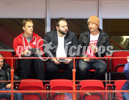 EBEL. Eishockey Bundesliga. KAC gegen EC Red Bull Salzburg. Samu Haber, Sunrise Avenue (dritter v.l.). Klagenfurt, am 2.11.2018.
Foto: Kuess

---
pressefotos, pressefotografie, kuess, qs, qspictures, sport, bild, bilder, bilddatenbank