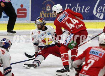 EBEL. Eishockey Bundesliga. KAC gegen EC Red Bull Salzburg. Adam Comrie,  (KAC), Raphael Herburger (Salzburg). Klagenfurt, am 2.11.2018.
Foto: Kuess

---
pressefotos, pressefotografie, kuess, qs, qspictures, sport, bild, bilder, bilddatenbank