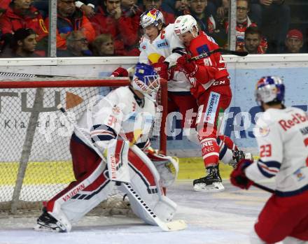 EBEL. Eishockey Bundesliga. KAC gegen EC Red Bull Salzburg. Marco Richter, (KAC),  Matthias Trattnig  (Salzburg). Klagenfurt, am 2.11.2018.
Foto: Kuess

---
pressefotos, pressefotografie, kuess, qs, qspictures, sport, bild, bilder, bilddatenbank