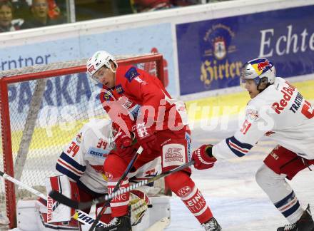 EBEL. Eishockey Bundesliga. KAC gegen EC Red Bull Salzburg.  	Petersen Nick  (KAC), Michalek Steven, Trattnig Matthias (Salzburg). Klagenfurt, am 2.11.2018.
Foto: Kuess

---
pressefotos, pressefotografie, kuess, qs, qspictures, sport, bild, bilder, bilddatenbank