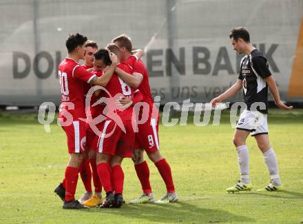 Fussball. Kaerntner Liga. Gmuend gegen Ferlach Atus.  Torjubel  Abian Jose Serrano Davila, Anze Jelar, Jakob Orgonyi (Ferlach). Gmuend, 3.11.2018.
Foto: Kuess   
---
pressefotos, pressefotografie, kuess, qs, qspictures, sport, bild, bilder, bilddatenbank