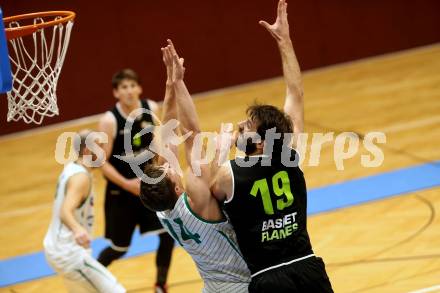 Basketball 2. Bundesliga. Grunddurchgang 4. Runde. KOS Celovec gegen  Basket Flames.  Lovro Fizuleto (KOS), Denis  Soldo (Basket Flames). Klagenfurt, am 4.11.2018.
Foto: Kuess
---
pressefotos, pressefotografie, kuess, qs, qspictures, sport, bild, bilder, bilddatenbank