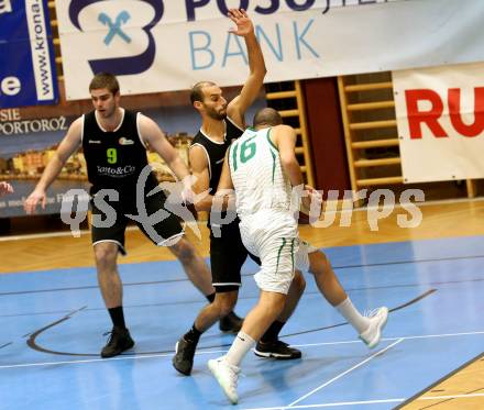 Basketball 2. Bundesliga. Grunddurchgang 4. Runde. KOS Celovec gegen  Basket Flames. Milos Mickovic,  (KOS), Dominik Alturban,  (Basket Flames). Klagenfurt, am 4.11.2018.
Foto: Kuess
---
pressefotos, pressefotografie, kuess, qs, qspictures, sport, bild, bilder, bilddatenbank