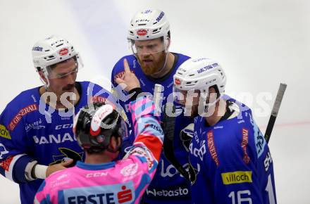 EBEL. Eishockey Bundesliga. EC VSV gegen HC TWK Innsbruck. Schiedsrichter, Nikolas Petrik, Jamie Fraser, MacGregor Sharp (VSV). Villach, am 4.11.2018.
Foto: Kuess 


---
pressefotos, pressefotografie, kuess, qs, qspictures, sport, bild, bilder, bilddatenbank