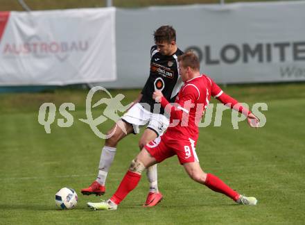 Fussball. Kaerntner Liga. Gmuend gegen Ferlach Atus. Juro Kovacic (Gmuend), Anze Jelar (Ferlach). Gmuend, 3.11.2018.
Foto: Kuess   
---
pressefotos, pressefotografie, kuess, qs, qspictures, sport, bild, bilder, bilddatenbank