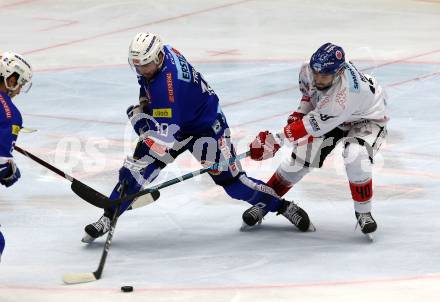 EBEL. Eishockey Bundesliga. EC VSV gegen HC TWK Innsbruck. Corey Trivino,  (VSV), Levko Koper (Innsbruck). Villach, am 4.11.2018.
Foto: Kuess 


---
pressefotos, pressefotografie, kuess, qs, qspictures, sport, bild, bilder, bilddatenbank