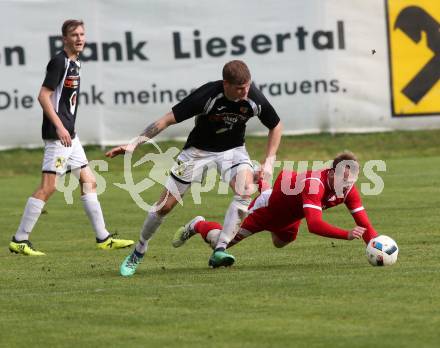 Fussball. Kaerntner Liga. Gmuend gegen Ferlach Atus. Domenik Steiner (Gmuend), Anze Jelar (Ferlach). Gmuend, 3.11.2018.
Foto: Kuess   
---
pressefotos, pressefotografie, kuess, qs, qspictures, sport, bild, bilder, bilddatenbank