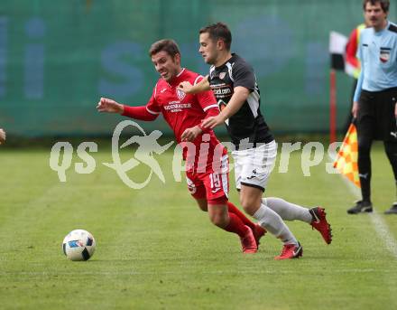 Fussball. Kaerntner Liga. Gmuend gegen Ferlach Atus. Nico Moser (Gmuend), Hannes Esterle (Ferlach). Gmuend, 3.11.2018.
Foto: Kuess   
---
pressefotos, pressefotografie, kuess, qs, qspictures, sport, bild, bilder, bilddatenbank