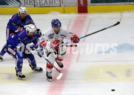 EBEL. Eishockey Bundesliga. EC VSV gegen HC TWK Innsbruck. Nikolas Petrik, Nico Brunner,  (VSV), Andrew Michael Yogan (Innsbruck). Villach, am 4.11.2018.
Foto: Kuess 


---
pressefotos, pressefotografie, kuess, qs, qspictures, sport, bild, bilder, bilddatenbank