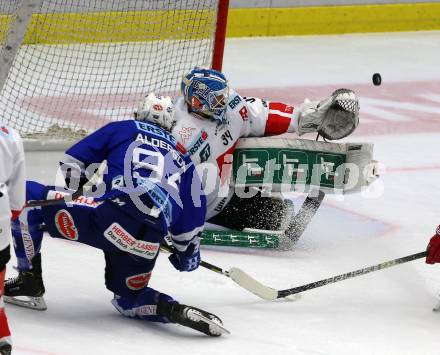 EBEL. Eishockey Bundesliga. EC VSV gegen HC TWK Innsbruck. Brandon Alderson,  (VSV), Janne Aleksi Juvonen (Innsbruck). Villach, am 4.11.2018.
Foto: Kuess 


---
pressefotos, pressefotografie, kuess, qs, qspictures, sport, bild, bilder, bilddatenbank