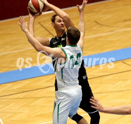 Basketball 2. Bundesliga. Grunddurchgang 4. Runde. KOS Celovec gegen  Basket Flames.  Lovro Fizuleto (KOS),  Fuad  Memcic (Basket Flames). Klagenfurt, am 4.11.2018.
Foto: Kuess
---
pressefotos, pressefotografie, kuess, qs, qspictures, sport, bild, bilder, bilddatenbank