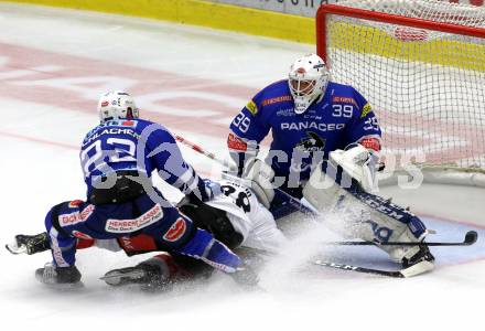 EBEL. Eishockey Bundesliga. EC VSV gegen HC TWK Innsbruck. Markus Schlacher, Dan Bakala, (VSV), Michael Boivin  (Innsbruck). Villach, am 4.11.2018.
Foto: Kuess 


---
pressefotos, pressefotografie, kuess, qs, qspictures, sport, bild, bilder, bilddatenbank