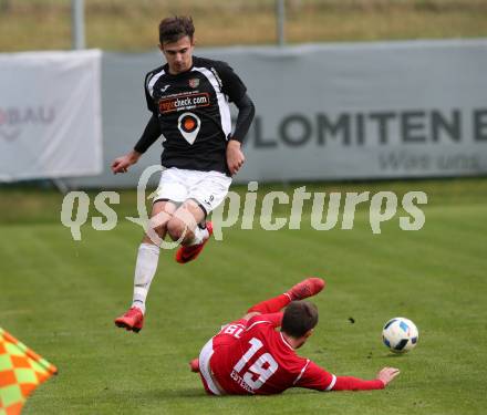 Fussball. Kaerntner Liga. Gmuend gegen Ferlach Atus.  Juro Kovacic (Gmuend),  Hannes Esterle (Ferlach). Gmuend, 3.11.2018.
Foto: Kuess   
---
pressefotos, pressefotografie, kuess, qs, qspictures, sport, bild, bilder, bilddatenbank