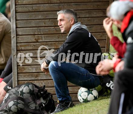 Fussball. Kaerntner Liga. Gmuend gegen Ferlach Atus.  Trainer Djukic Darko (Ferlach). Gmuend, 3.11.2018.
Foto: Kuess   
---
pressefotos, pressefotografie, kuess, qs, qspictures, sport, bild, bilder, bilddatenbank