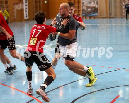 Handball Bundesliga. Schlafraum.at Kaernten gegen HSG Remus Baernbach/Koeflach.  Leopold Wagner,  (Schlafraum.at),  Stephan Wiesbauer (Baernbach/Koeflach). Klagenfurt, am 3.11.2018.
Foto: Kuess
---
pressefotos, pressefotografie, kuess, qs, qspictures, sport, bild, bilder, bilddatenbank