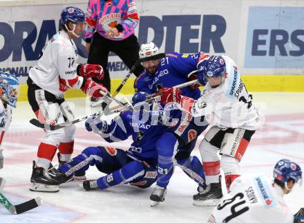 EBEL. Eishockey Bundesliga. EC VSV gegen HC TWK Innsbruck. MacGregor Sharp, Matthew Pelech,  (VSV),  Philipp Lindner, Tyler Spurgeon (Innsbruck). Villach, am 4.11.2018.
Foto: Kuess 


---
pressefotos, pressefotografie, kuess, qs, qspictures, sport, bild, bilder, bilddatenbank