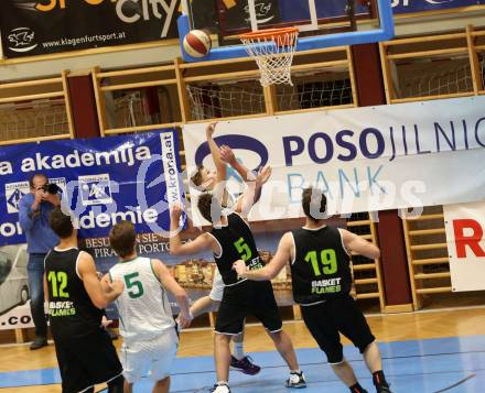 Basketball 2. Bundesliga. Grunddurchgang 4. Runde. KOS Celovec gegen  Basket Flames. Andi Smrtnik, Valentin Pasterk  (KOS), Christian  Kuenstner, Denis Soldo (Basket Flames). Klagenfurt, am 4.11.2018.
Foto: Kuess
---
pressefotos, pressefotografie, kuess, qs, qspictures, sport, bild, bilder, bilddatenbank