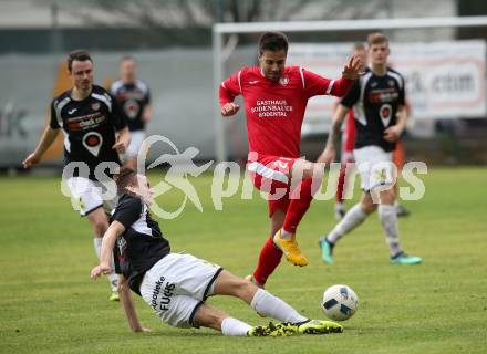 Fussball. Kaerntner Liga. Gmuend gegen Ferlach Atus. Niklas Hinteregger (Gmuend), Abian Jose Serrano Davila (Ferlach). Gmuend, 3.11.2018.
Foto: Kuess   
---
pressefotos, pressefotografie, kuess, qs, qspictures, sport, bild, bilder, bilddatenbank