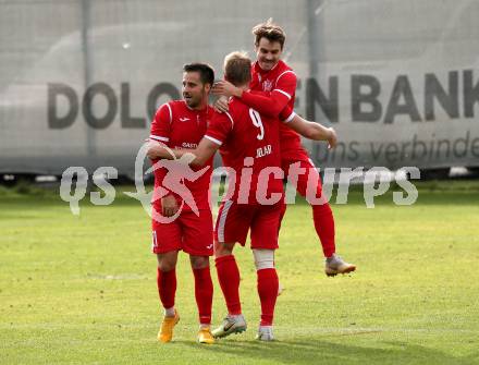 Fussball. Kaerntner Liga. Gmuend gegen Ferlach Atus.  Torjubel  Abian Jose Serrano Davila, Anze Jelar, Jakob Orgonyi (Ferlach). Gmuend, 3.11.2018.
Foto: Kuess   
---
pressefotos, pressefotografie, kuess, qs, qspictures, sport, bild, bilder, bilddatenbank