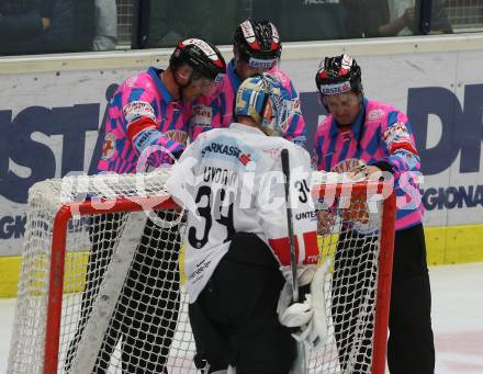 EBEL. Eishockey Bundesliga. EC VSV gegen HC TWK Innsbruck. Janne Aleksi Juvonen, (Innsbruck), Schiedsrichter. Villach, am 4.11.2018.
Foto: Kuess 


---
pressefotos, pressefotografie, kuess, qs, qspictures, sport, bild, bilder, bilddatenbank