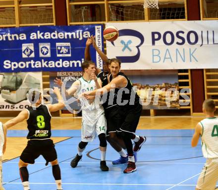 Basketball 2. Bundesliga. Grunddurchgang 4. Runde. KOS Celovec gegen  Basket Flames. Lovro Fizuleto  (KOS), Maximilian Misangumukini, Fuad Memcic (Basket Flames). Klagenfurt, am 4.11.2018.
Foto: Kuess
---
pressefotos, pressefotografie, kuess, qs, qspictures, sport, bild, bilder, bilddatenbank