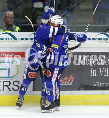 EBEL. Eishockey Bundesliga. EC VSV gegen HC TWK Innsbruck. Torjubel Alexander Lahoda, Jerry Pollastrone (VSV). Villach, am 4.11.2018.
Foto: Kuess 


---
pressefotos, pressefotografie, kuess, qs, qspictures, sport, bild, bilder, bilddatenbank