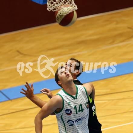 Basketball 2. Bundesliga. Grunddurchgang 4. Runde. KOS Celovec gegen  Basket Flames.  Lovro Fizuleto (KOS),   Fuad  Memcic (Basket Flames). Klagenfurt, am 4.11.2018.
Foto: Kuess
---
pressefotos, pressefotografie, kuess, qs, qspictures, sport, bild, bilder, bilddatenbank
