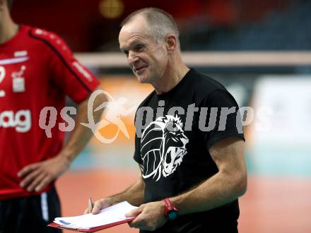 AVL. Volleyball Bundesliga. VBK Woerthersee Loewen Klagenfurt gegen UVC Ried/Innkreis. Trainer Beppo Huber (Klagenfurt). Klagenfurt, am 3.11.2018.
Foto: Kuess
---
pressefotos, pressefotografie, kuess, qs, qspictures, sport, bild, bilder, bilddatenbank