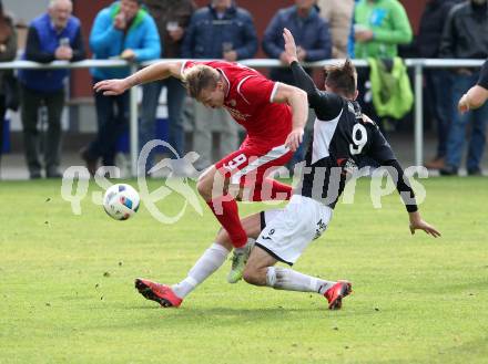 Fussball. Kaerntner Liga. Gmuend gegen Ferlach Atus. Juro Kovacic (Gmuend), Anze Jelar (Ferlach). Gmuend, 3.11.2018.
Foto: Kuess   
---
pressefotos, pressefotografie, kuess, qs, qspictures, sport, bild, bilder, bilddatenbank