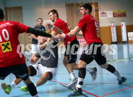 Handball Bundesliga. Schlafraum.at Kaernten gegen HSG Remus Baernbach/Koeflach. Leopold Wagner,  (Schlafraum.at),  Paul Langmann, Jadranko Stojanovic (Baernbach/Koeflach). Klagenfurt, am 3.11.2018.
Foto: Kuess
---
pressefotos, pressefotografie, kuess, qs, qspictures, sport, bild, bilder, bilddatenbank