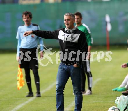Fussball. Kaerntner Liga. Gmuend gegen Ferlach Atus.  Trainer Djukic Darko (Ferlach). Gmuend, 3.11.2018.
Foto: Kuess   
---
pressefotos, pressefotografie, kuess, qs, qspictures, sport, bild, bilder, bilddatenbank