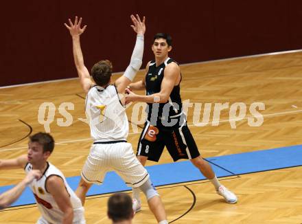 Basketball 2. Bundesliga. Grunddurchgang 6. Runde. Woerthersee Piraten gegen Jennersdorf Blackbirds.  Simoner Lukas (Woerthersee Piraten), Bernhard Koch (Jennersdorf). Klagenfurt, am 10.11.2018.
Foto: Kuess
---
pressefotos, pressefotografie, kuess, qs, qspictures, sport, bild, bilder, bilddatenbank