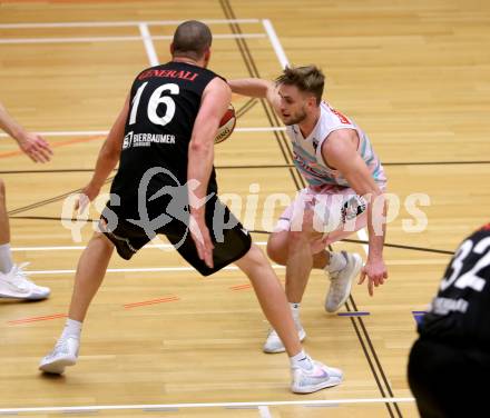 Basketball 2. Bundesliga. Grunddurchgang 6. Runde. Raiders Villach gegen BK Mattersburg Rocks. Ziga Erculj  (Villach), Corey Hallett (Mattersburg). Klagenfurt, am 10.11.2018.
Foto: Kuess
---
pressefotos, pressefotografie, kuess, qs, qspictures, sport, bild, bilder, bilddatenbank