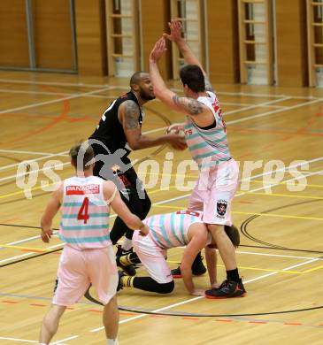 Basketball 2. Bundesliga. Grunddurchgang 6. Runde. Raiders Villach gegen BK Mattersburg Rocks. Jasmin Perkovic, Sebastian Huber  (Villach),  Gary Ware (Mattersburg). Klagenfurt, am 10.11.2018.
Foto: Kuess
---
pressefotos, pressefotografie, kuess, qs, qspictures, sport, bild, bilder, bilddatenbank