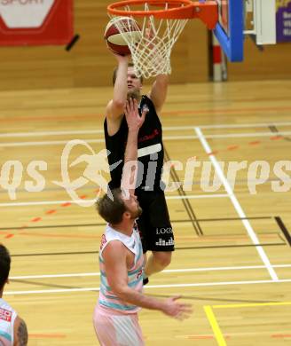 Basketball 2. Bundesliga. Grunddurchgang 6. Runde. Raiders Villach gegen BK Mattersburg Rocks.  Sebastian Huber (Villach), Claudio Vancura (Mattersburg). Klagenfurt, am 10.11.2018.
Foto: Kuess
---
pressefotos, pressefotografie, kuess, qs, qspictures, sport, bild, bilder, bilddatenbank