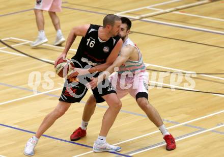 Basketball 2. Bundesliga. Grunddurchgang 6. Runde. Raiders Villach gegen BK Mattersburg Rocks.  Antonio Boban (Villach), Corey Hallett (Mattersburg). Klagenfurt, am 10.11.2018.
Foto: Kuess
---
pressefotos, pressefotografie, kuess, qs, qspictures, sport, bild, bilder, bilddatenbank