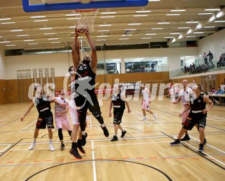 Basketball 2. Bundesliga. Grunddurchgang 6. Runde. Raiders Villach gegen BK Mattersburg Rocks.  Jasmin Perkovic (Villach),  Gary Ware (Mattersburg). Klagenfurt, am 10.11.2018.
Foto: Kuess
---
pressefotos, pressefotografie, kuess, qs, qspictures, sport, bild, bilder, bilddatenbank