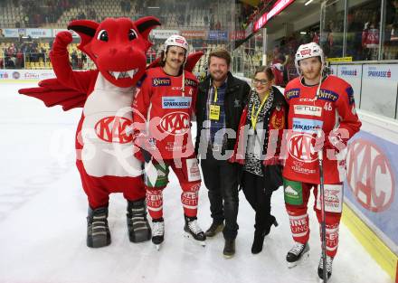 EBEL. Eishockey Bundesliga. KAC gegen EHC Liwest Black Wings Linz. Spieler des Abends Marcel Witting, Johannes Bischofberger (KAC). Klagenfurt, am 13.11.2018.
Foto: Kuess

---
pressefotos, pressefotografie, kuess, qs, qspictures, sport, bild, bilder, bilddatenbank