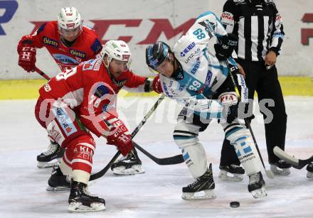 EBEL. Eishockey Bundesliga. KAC gegen EHC Liwest Black Wings Linz. Mitch Wahl,  (KAC), Marco Brucker (Linz). Klagenfurt, am 13.11.2018.
Foto: Kuess

---
pressefotos, pressefotografie, kuess, qs, qspictures, sport, bild, bilder, bilddatenbank